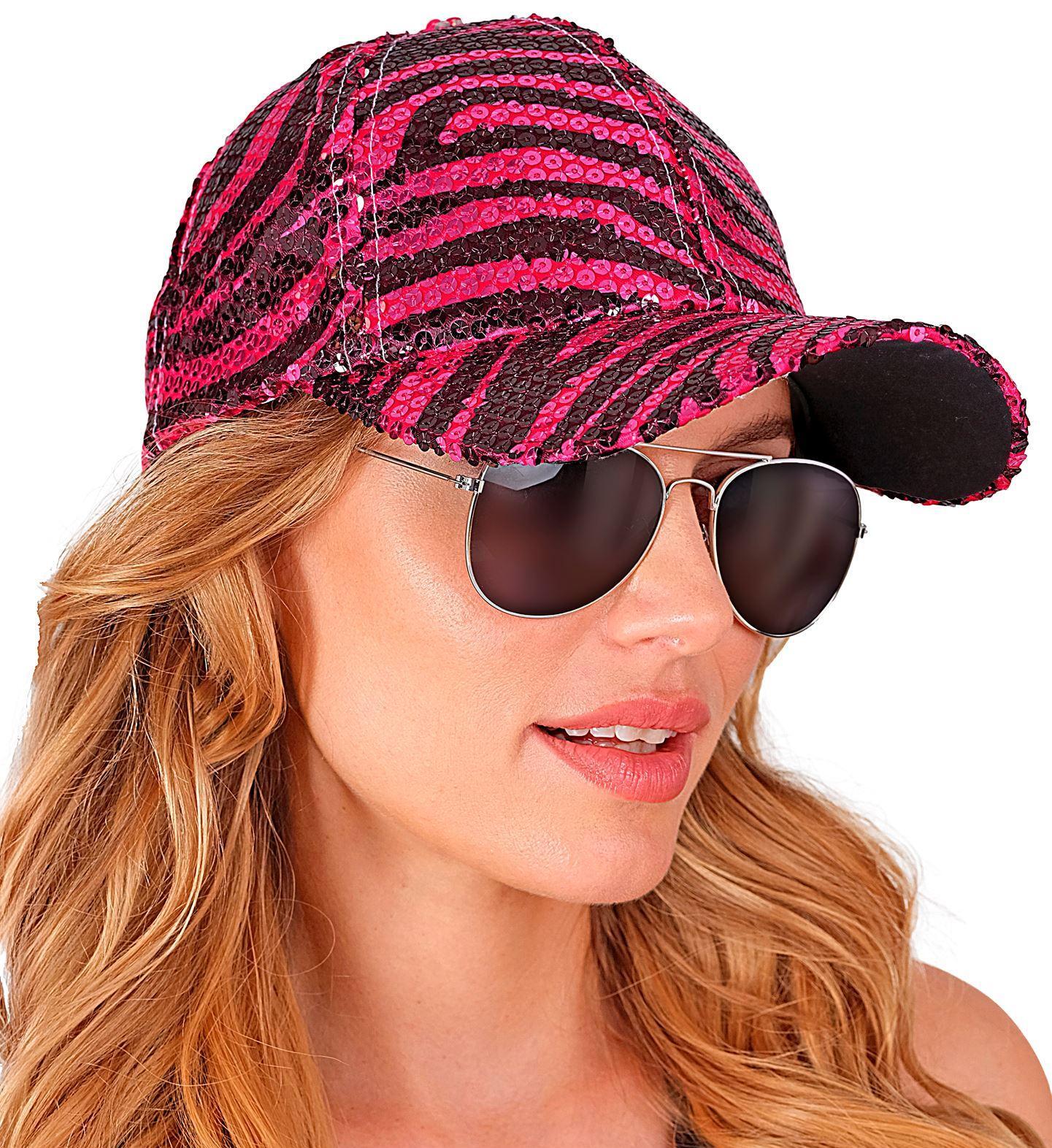 Shine all night met deze roze zwarte pailletten cap 