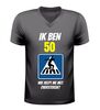 Heren v-hals Shirt ik ben 50 wie helpt me oversteken? grappig 50 jaar cadeau met Zebrapad