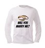 foto 4 Aanzoek longsleeve met tekst will you marry me en trouwringen perfecte proposal outfit