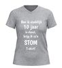 foto 11 Grappig v-hals t-shirt tien jaar in dienst ben ik eindelijk 10 jaar in dienst krijg ik zo’n stom shirt