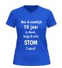 foto 8 Grappig v-hals t-shirt tien jaar in dienst ben ik eindelijk 10 jaar in dienst krijg ik zo’n stom shirt