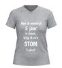 foto 11 Grappig v-hals t-shirt vijf jaar in dienst ben ik eindelijk 5 jaar in dienst krijg ik zo’n stom shirt