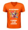 foto 3 V-hals 16 Jaar verjaardag t-shirt  vandaag is dit feestvarken 16 Jaar geworden met feestelijk varken