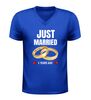 foto 2 V-hals shirt just married 5 years ago met trouwringen grappig jubileum t shirt