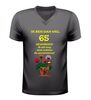 Ik ben 65 en zit nog lang niet achter de geraniums t-shirt v hals grappig 65 jaar cadeau