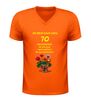 foto 3 V hals 70 jaar shirt nog lang niet achter de geraniums verjaardag t-shirt