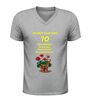 foto 5 V hals 70 jaar shirt nog lang niet achter de geraniums verjaardag t-shirt